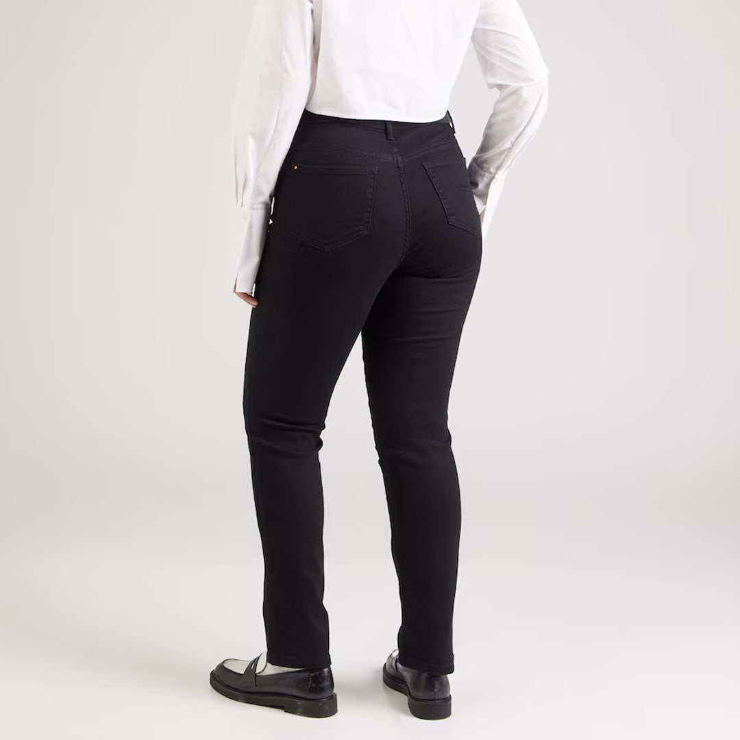 Slim fit stretchable jet black jeans for women