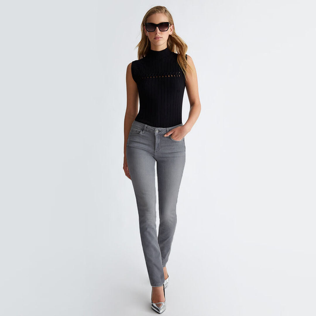 Stretchable light grey jeans for women